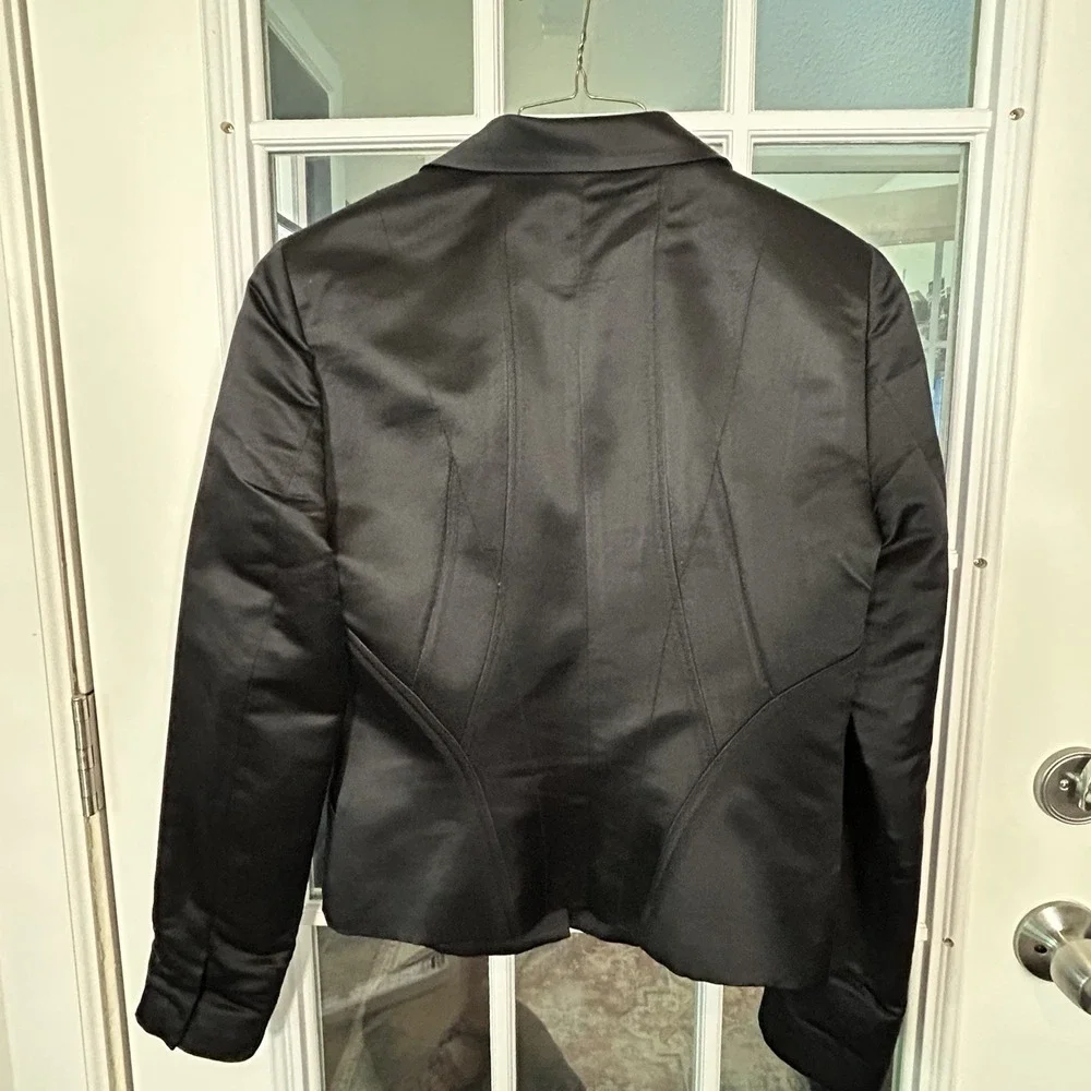 Elie Tahari‎ 100% Silk Black Satin Cropped Blazer Medium Contoured Seams
